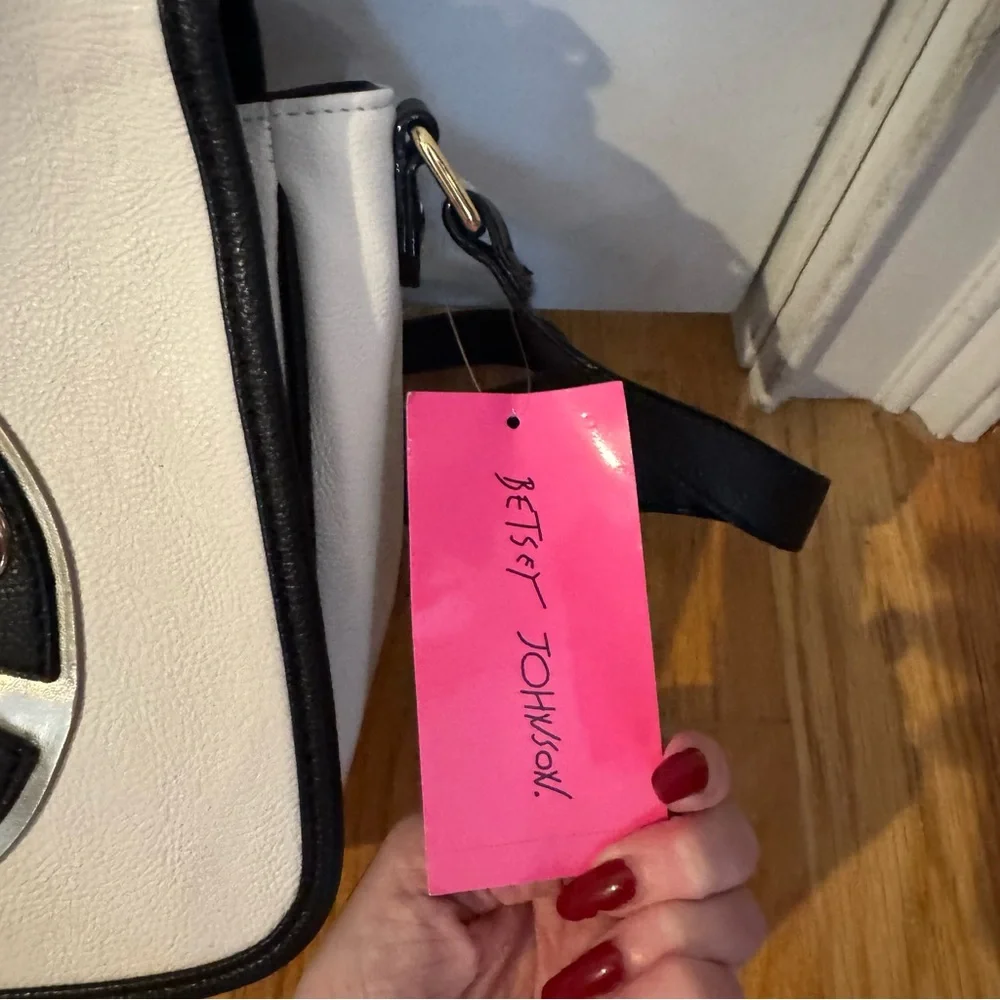Betsey Johnson White and Black Phone Bag - Picture 4 of 7